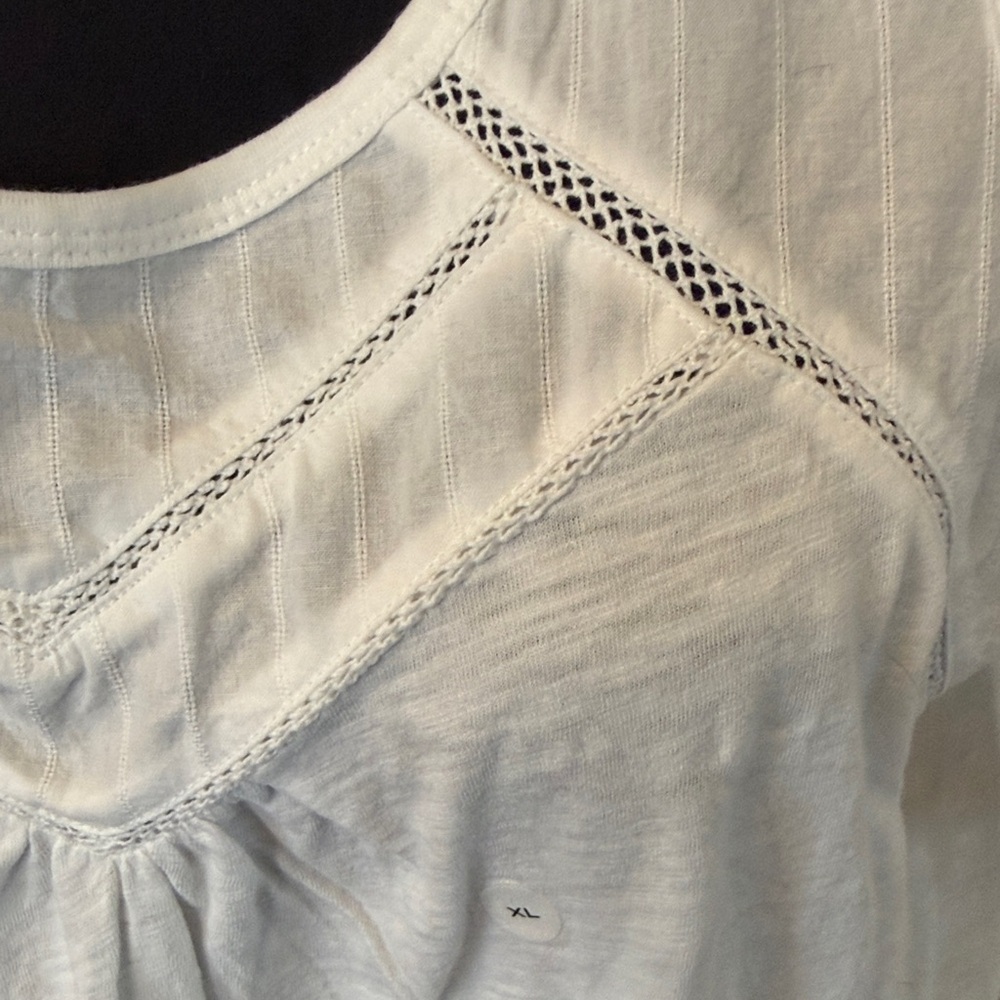 NWT Eddie Bauer Women's White V-neck Sleeveless Top - Size XL - feminine details - Picture 3 of 10